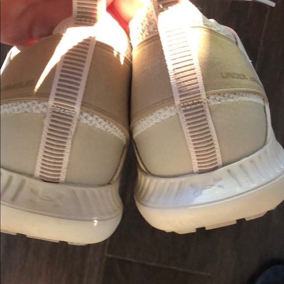 Men’s 13 under armour shoes NWOT - Picture 3 of 3